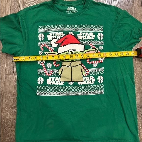 Men’s Star Wars Mandalorian Baby Yoda Christmas Holiday T-shirt Size L Fair Isle - Picture 3 of 4